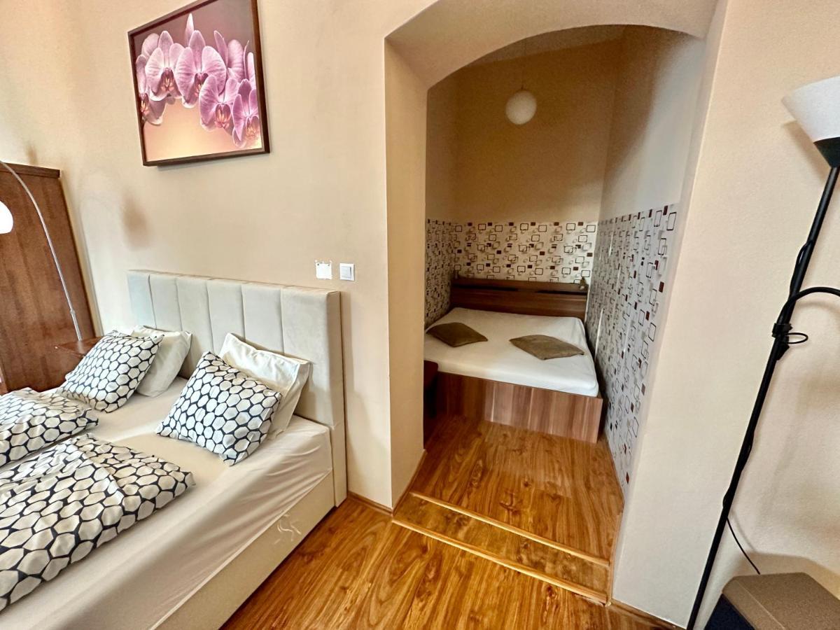 Home Away Main Square Apartment 포프라트 외부 사진
