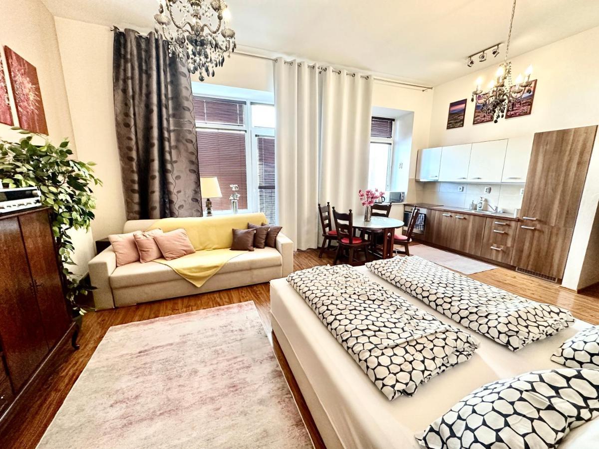 Home Away Main Square Apartment 포프라트 외부 사진