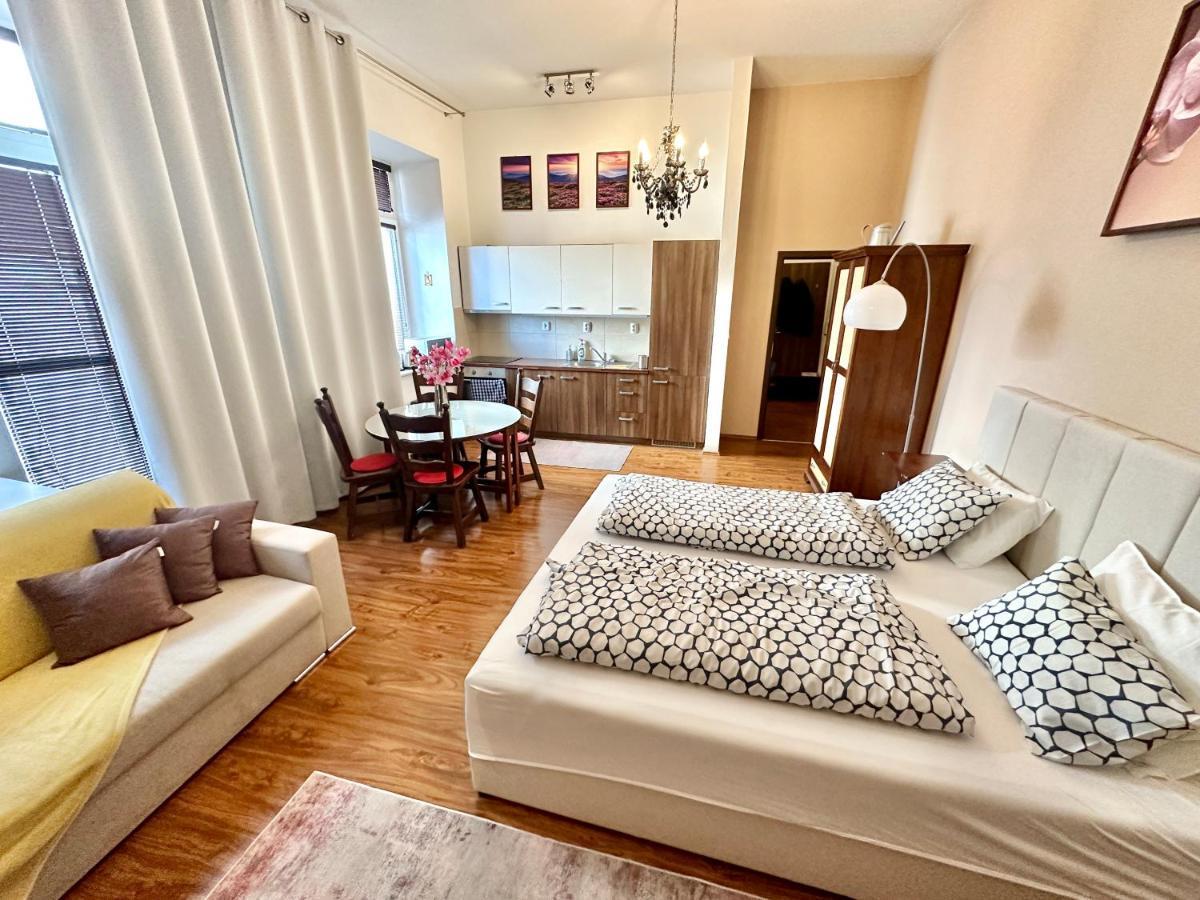 Home Away Main Square Apartment 포프라트 외부 사진