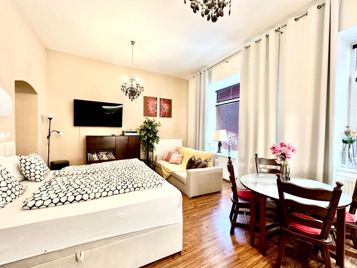 Home Away Main Square Apartment 포프라트 외부 사진