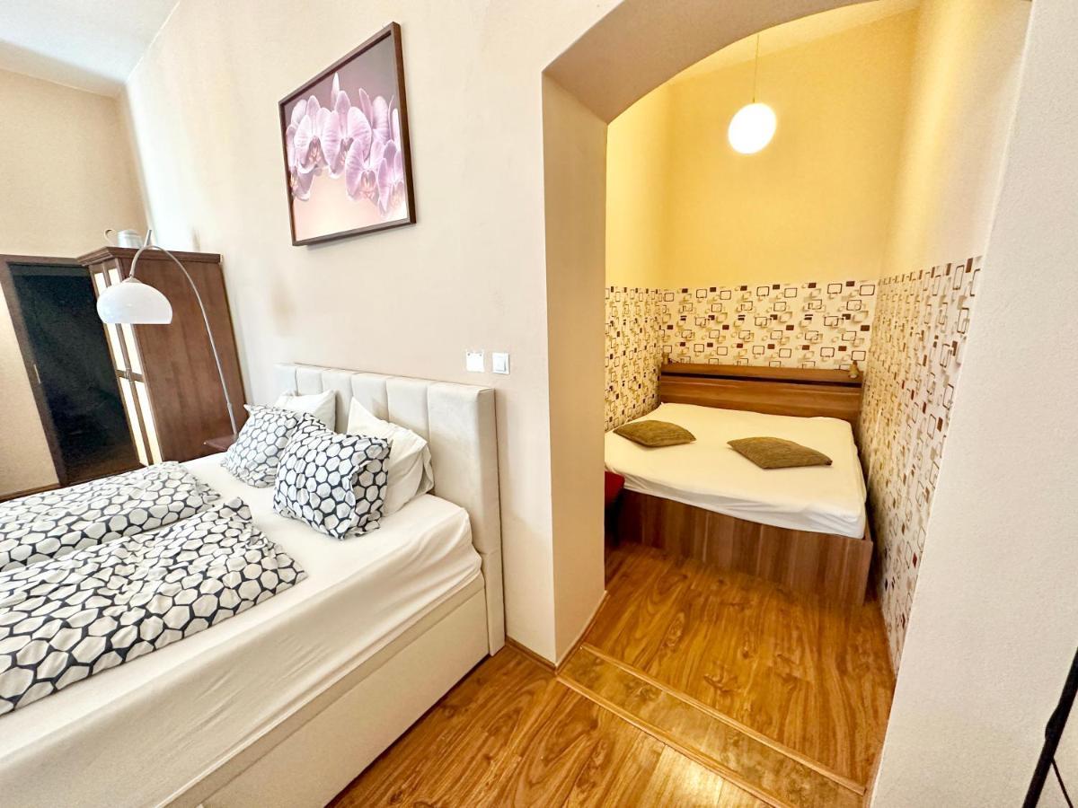 Home Away Main Square Apartment 포프라트 외부 사진