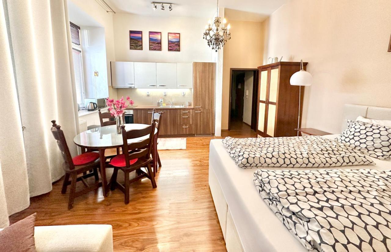 Home Away Main Square Apartment 포프라트 외부 사진