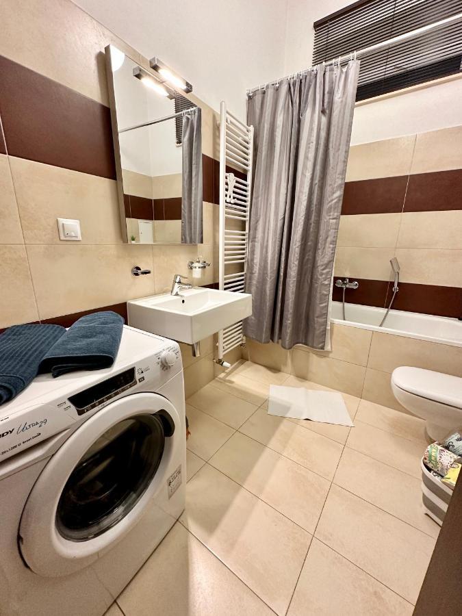 Home Away Main Square Apartment 포프라트 외부 사진