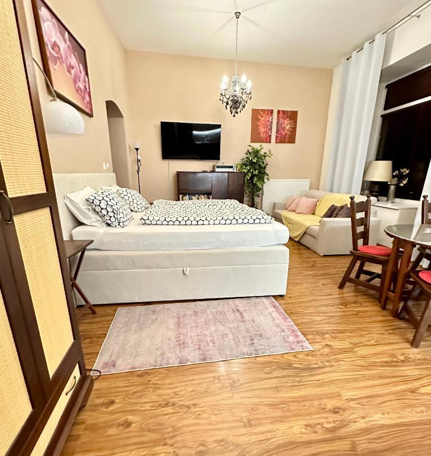 Home Away Main Square Apartment 포프라트 외부 사진