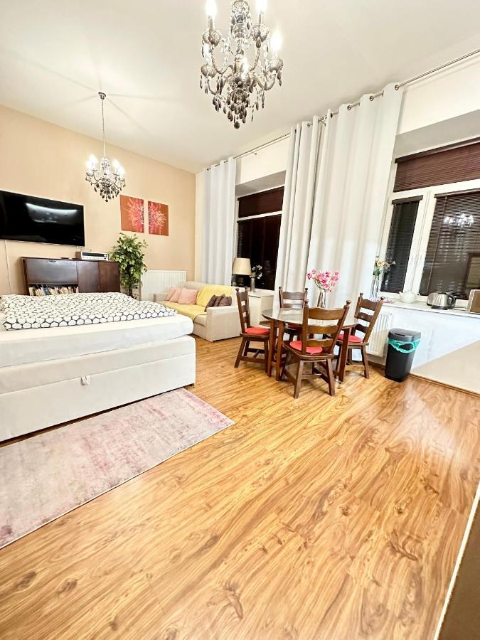 Home Away Main Square Apartment 포프라트 외부 사진