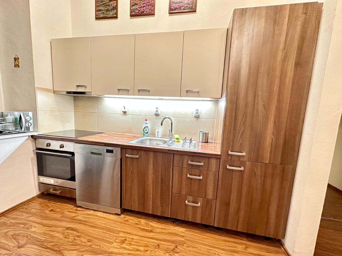 Home Away Main Square Apartment 포프라트 외부 사진